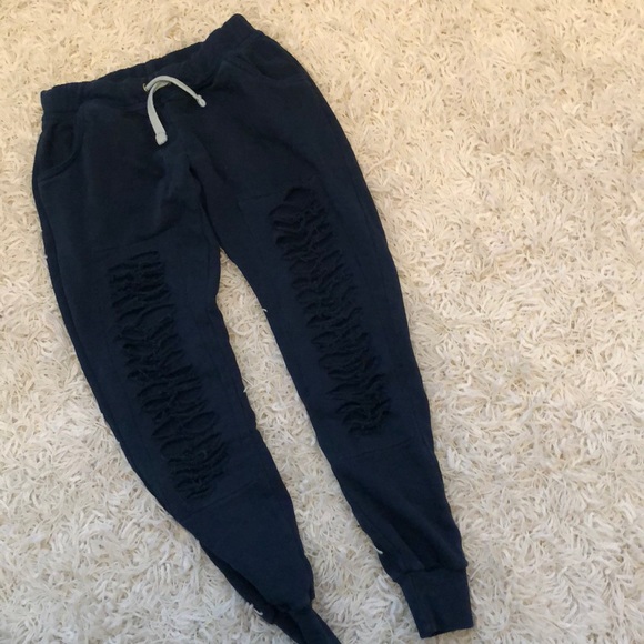 Distressed sweatsuit - Picture 4 of 4